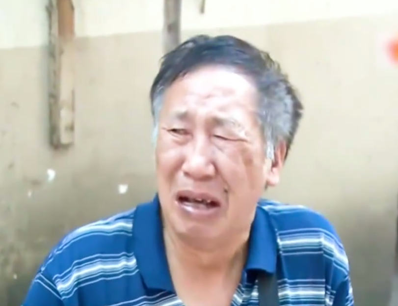 老人将房子给外甥女，瘫痪后求当老板的女儿养老，女儿：不认识他