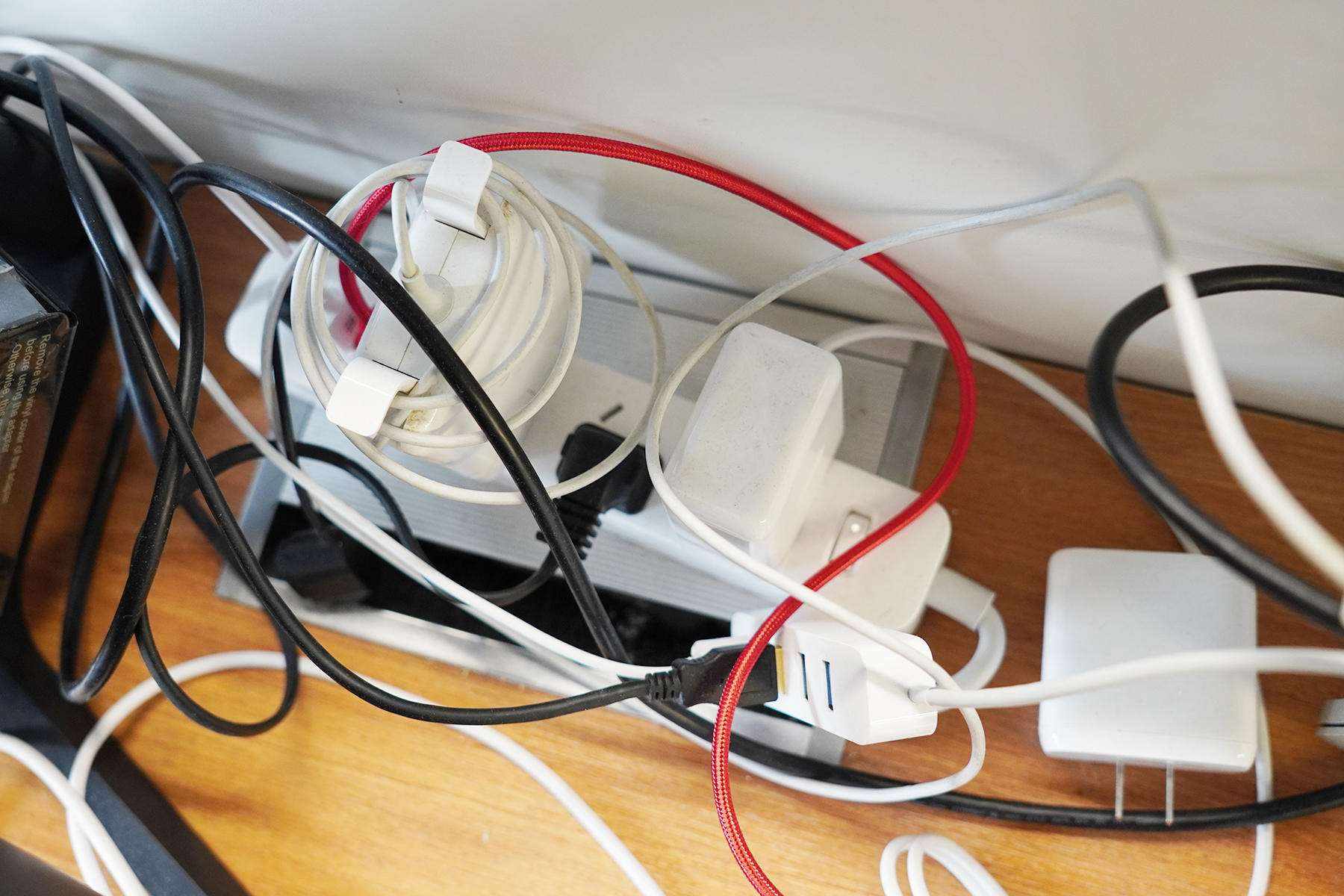 电子设备多，桌面杂乱无章，数码博主用绿联65W智充魔盒轻松搞定