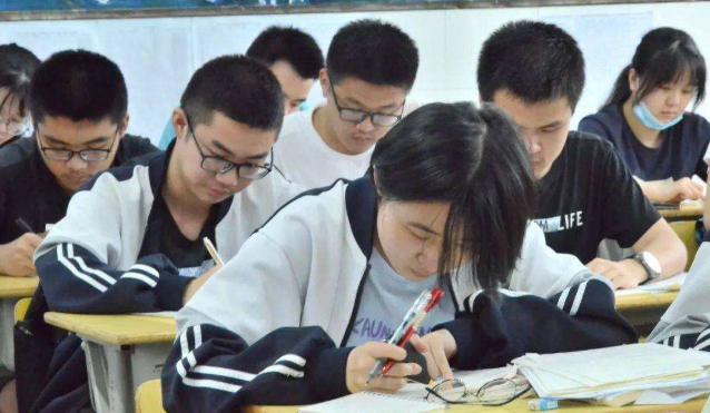 河北4所高校毕业证分文不值，已被人民日报点名，家长要谨慎报考