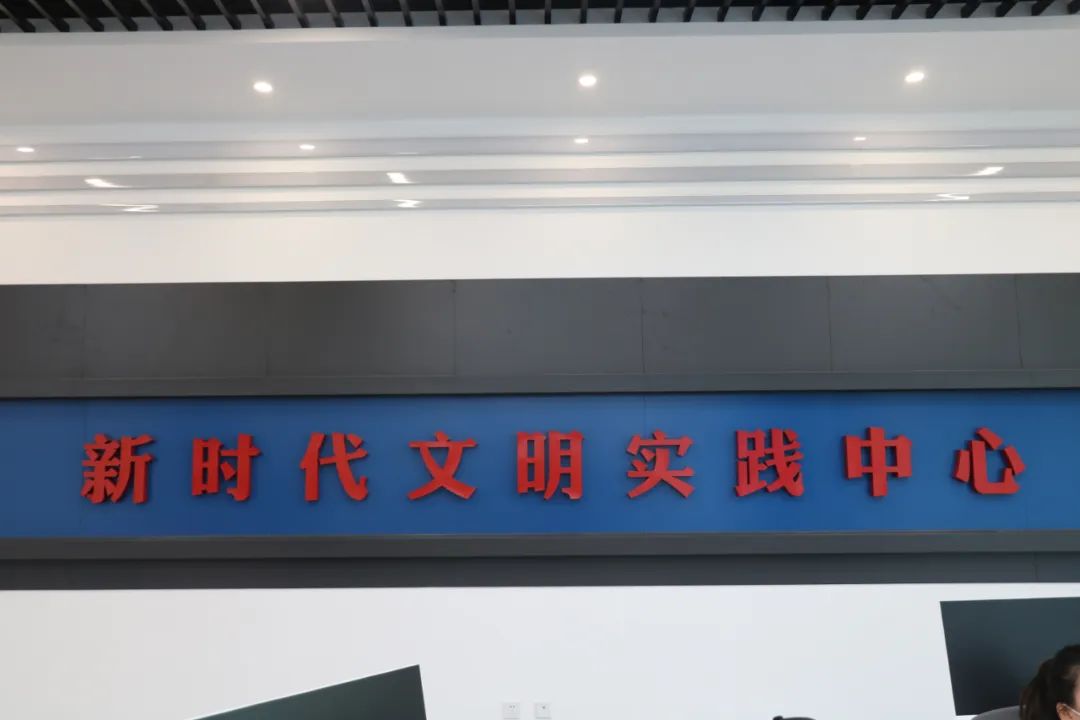 双流区实验小学外国语学校全体教师受邀到区融媒体中心参观学习