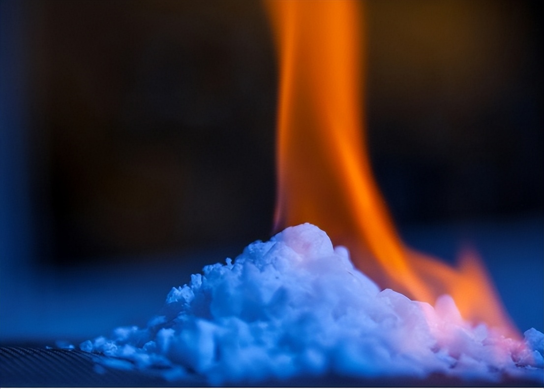 可燃冰能替代石油吗？探明的就够人类用1000年，开采难度有多大？