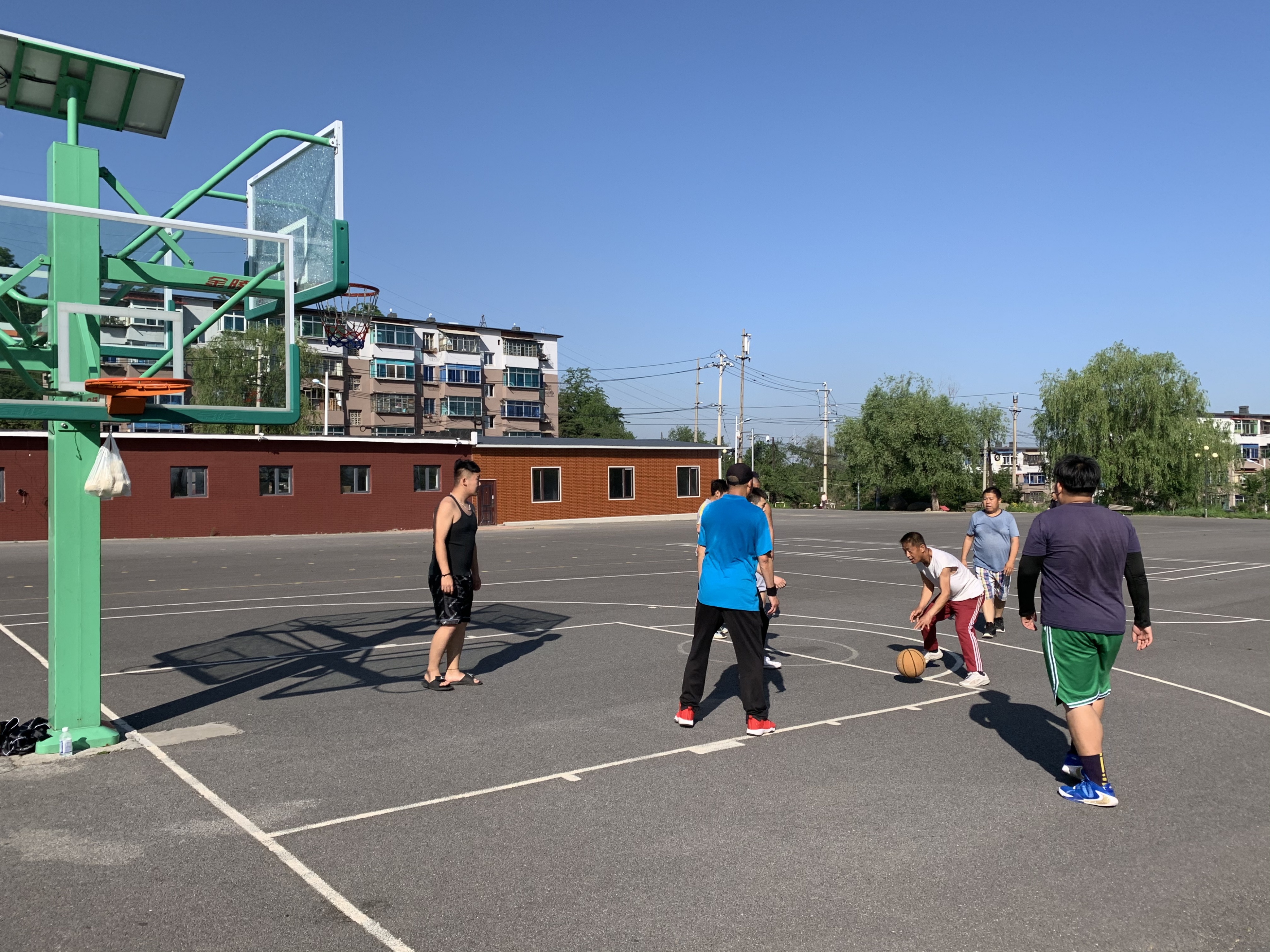 为什么nba不用翻毛篮球(把篮球玩成NBA的抚顺龙凤矿篮球队)