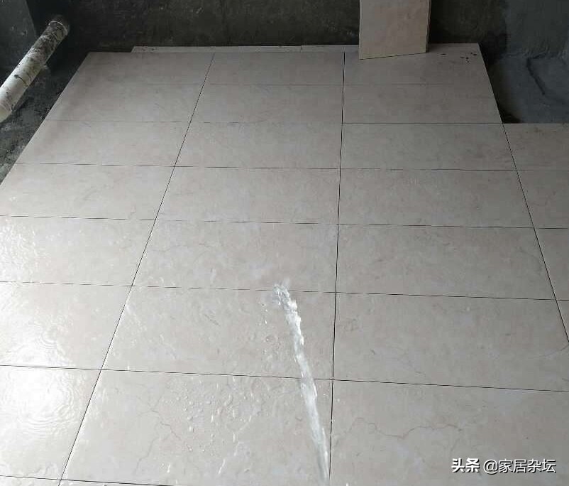 禁忌(三):瓷砖铺贴后没有养护