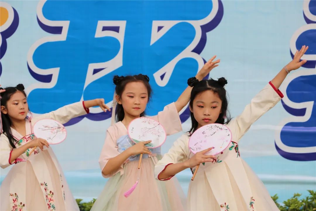 不负耕耘 拥抱收获｜记实小外国语学校满天星中队升旗仪式班级展示