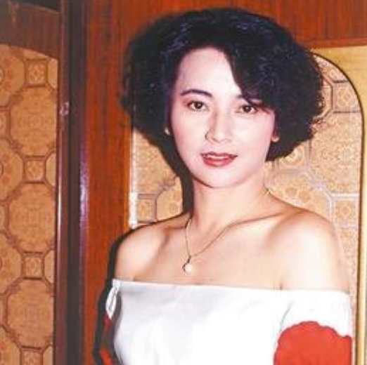 胡慧中：林青霞的接班人，挚爱的两个男人，一个惨死一个锒铛入狱