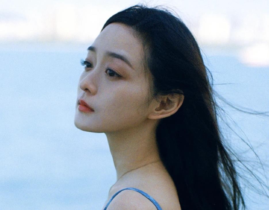 “网瘾女星”何泓姗：为了买皮肤才接戏，曾在演技上胜过倪妮