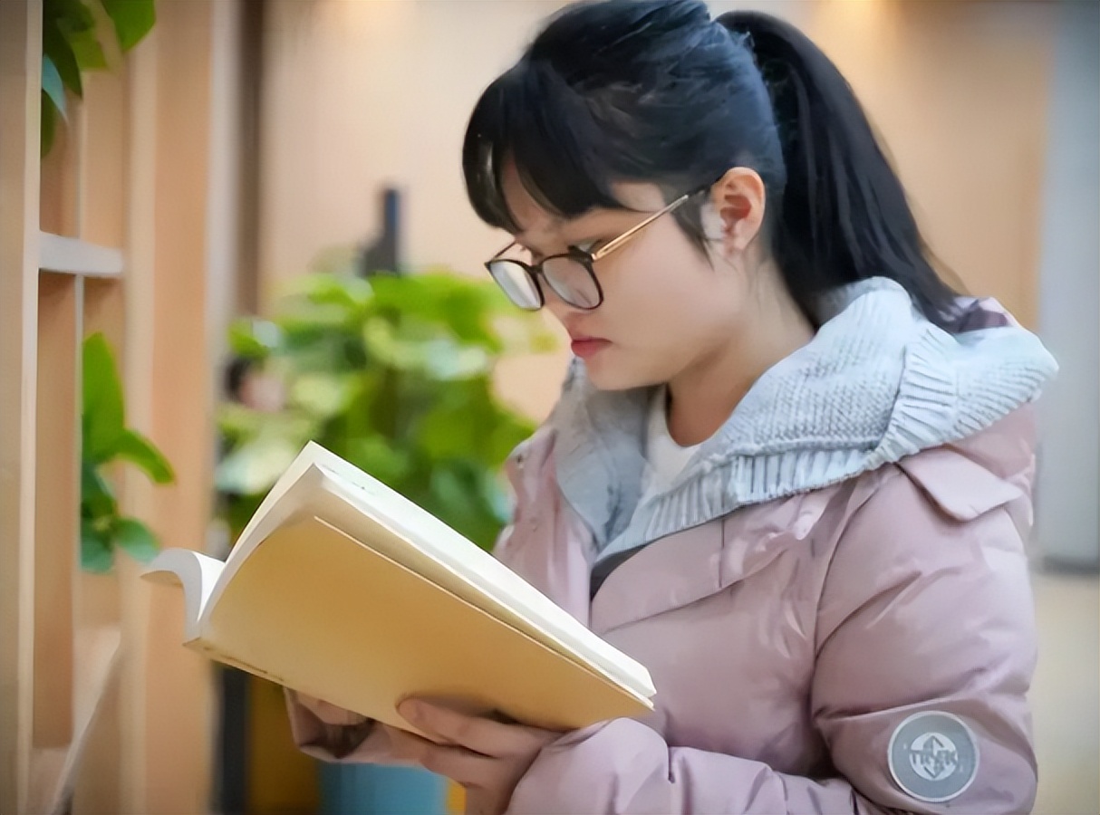 高考学霸作息时间表曝光，与学渣的差距显而易见，学渣自愧不如