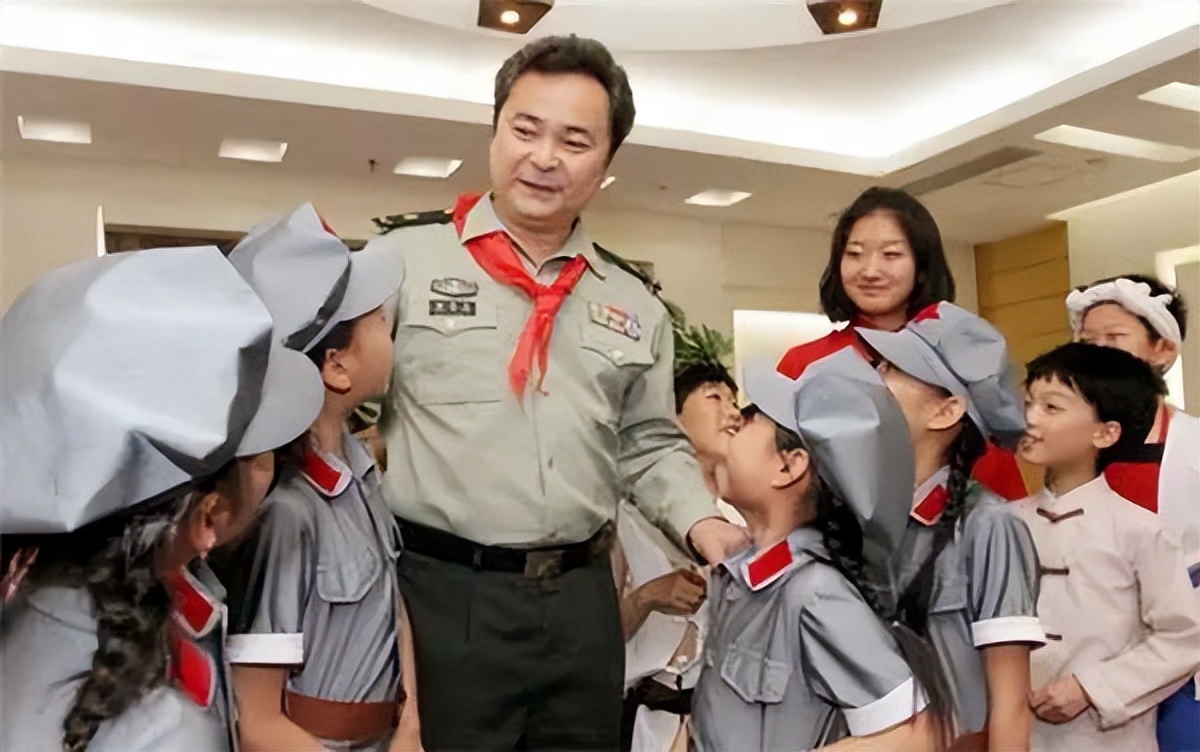 “潘冬子”祝新运：12岁走红，娶化妆师为妻，如今60岁了