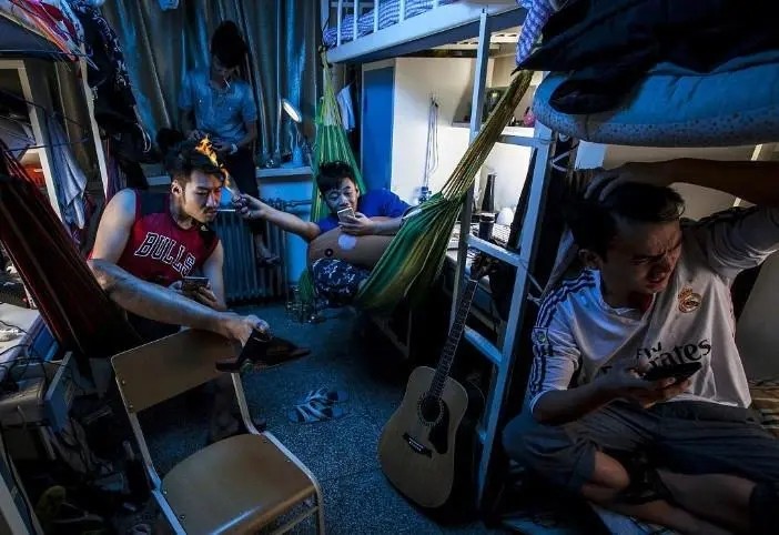 大学里的潜在竞争关系，部分学生很后悔，大学四年没有好好学习