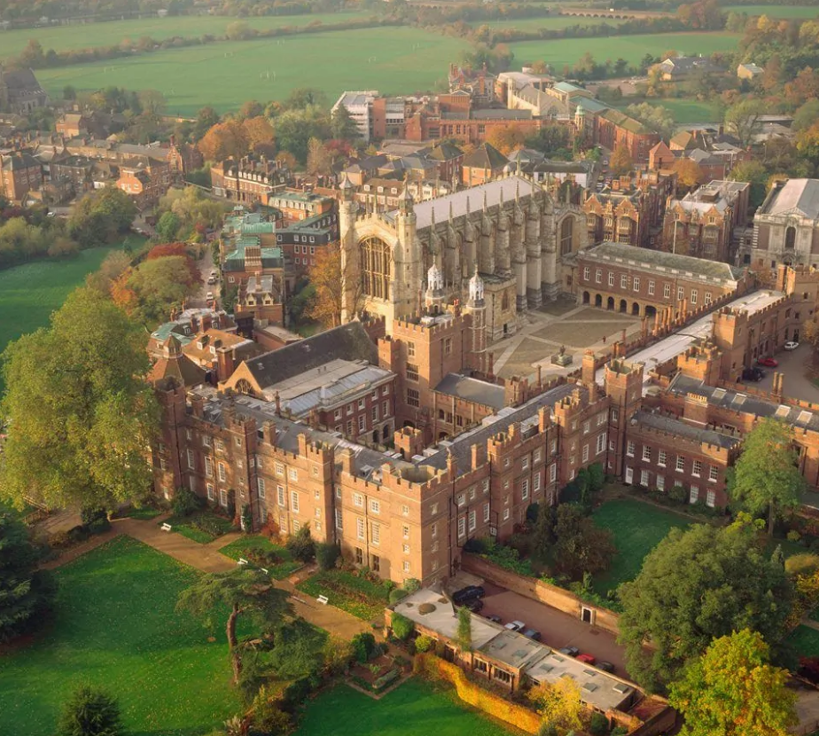 被誉为英国最帅的男人，满足全世界女生幻想，抖森到底凭什么？