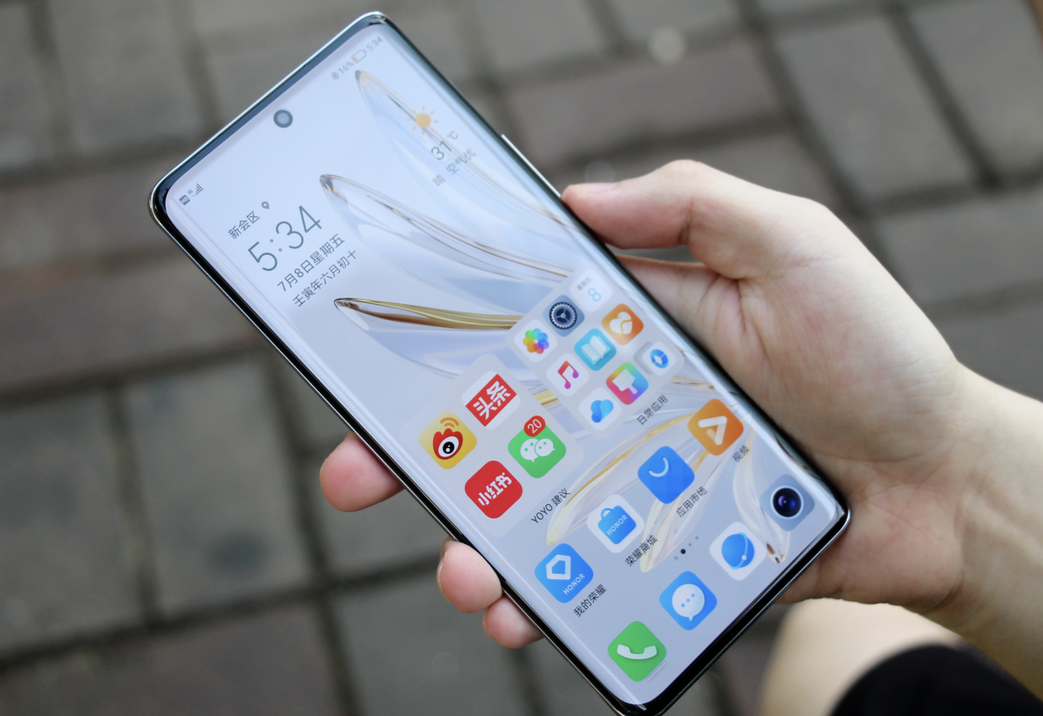 开卖2个月后，从3699元跌至2999元，荣耀70Pro价格明显松动