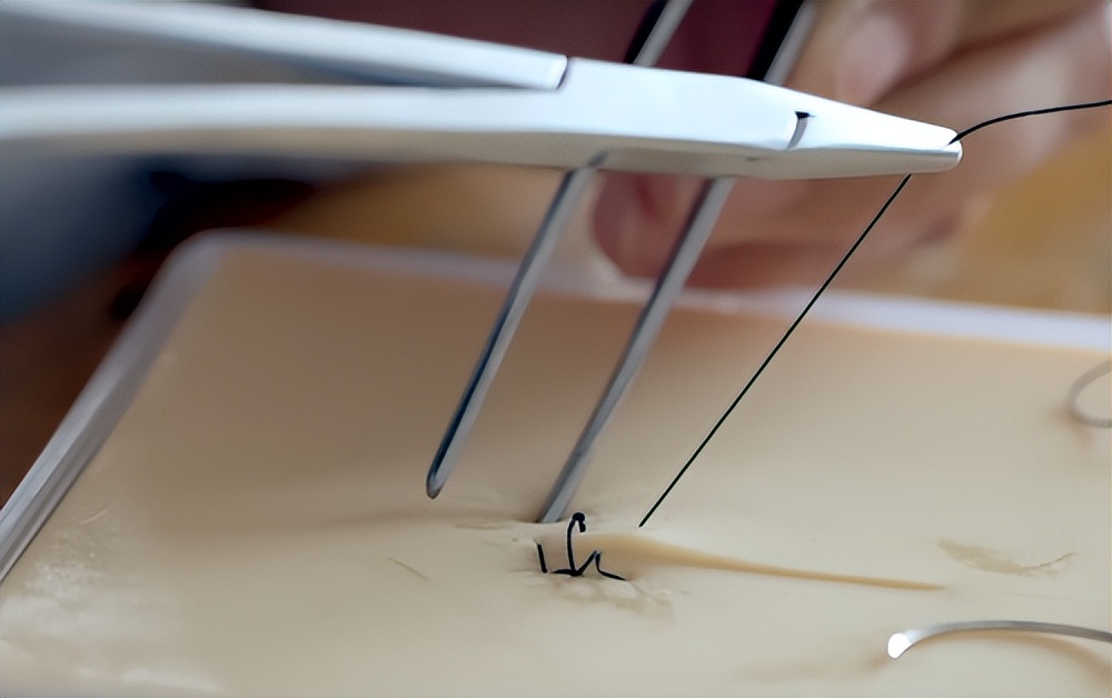 在殡葬专业上课，每天认真学习如何把人送走