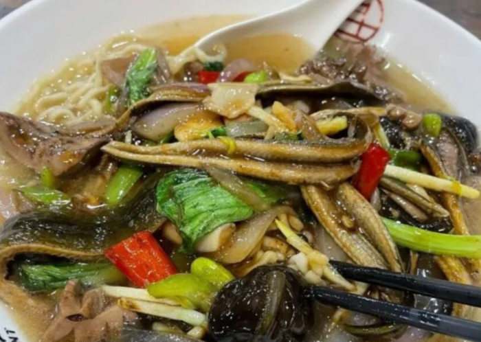 男子到淮安吃了一碗现烧的软兜长鱼面-淮安氾水长鱼面 - 114知识网