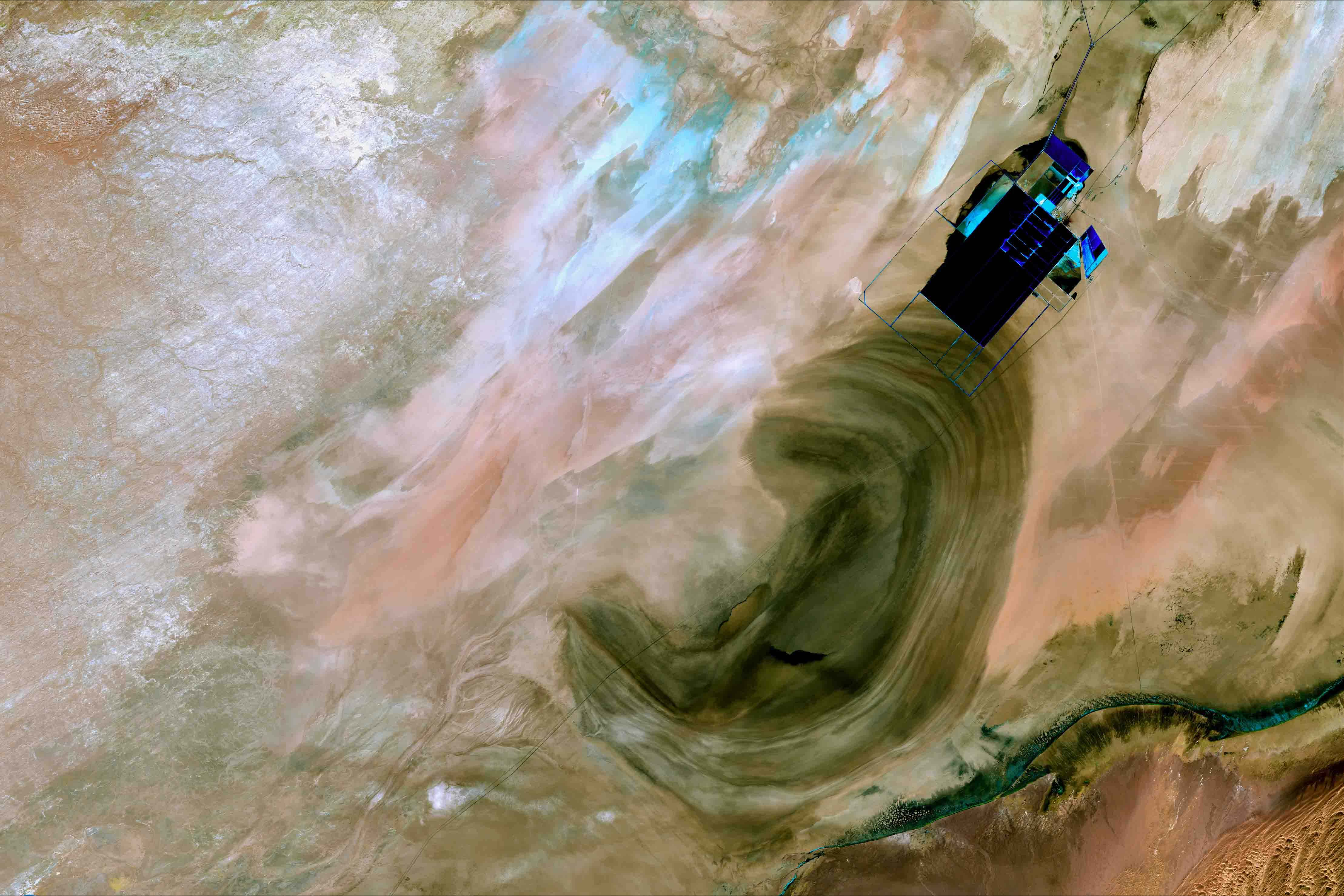 对于它的神秘,大家最为熟悉的当属彭加木失踪事件了,1980年来到罗布泊