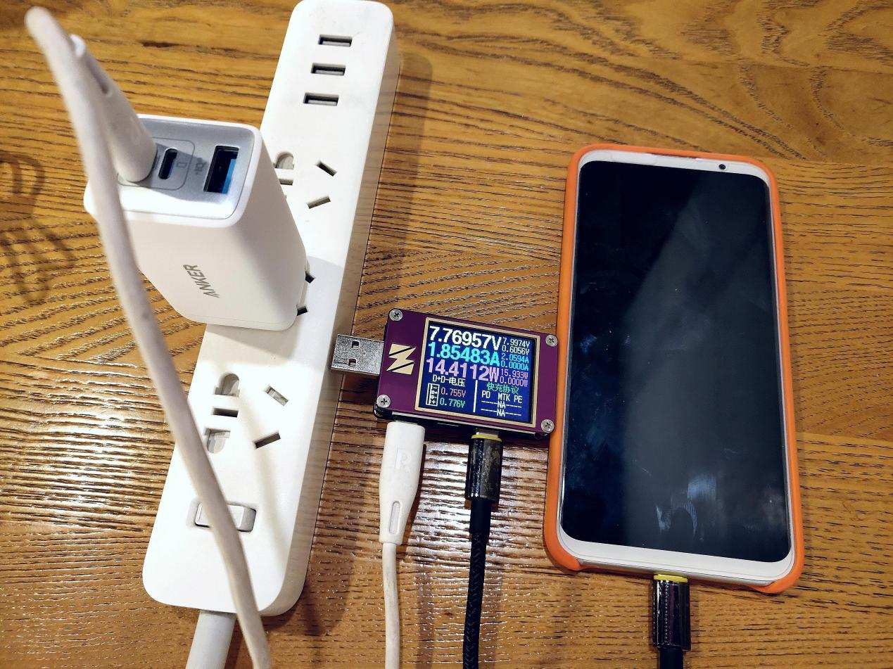 比原装充电器单口强，Anker 65W三口超能充上手体验