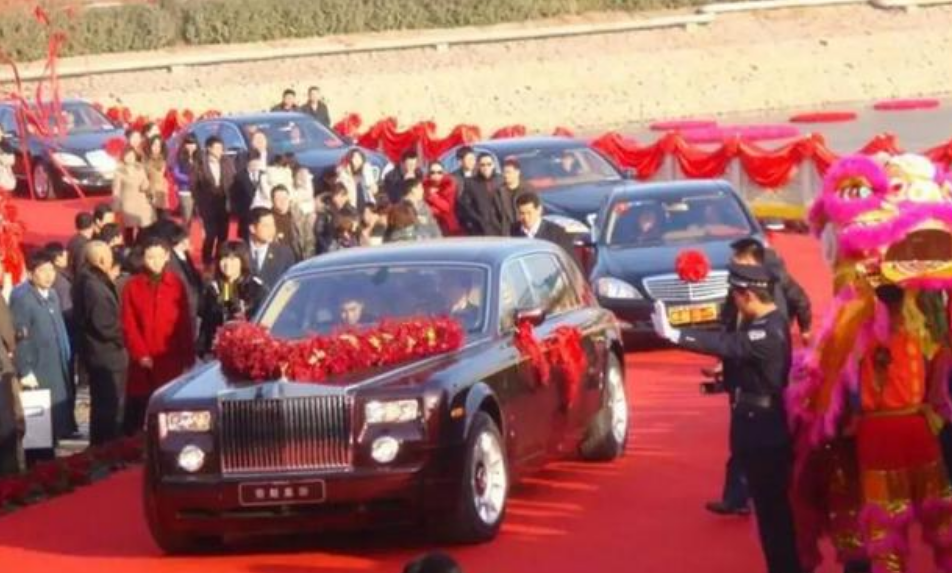 顾春芳：靠姿色混入上流社会，4年借了17亿，伪装企业家终被判刑