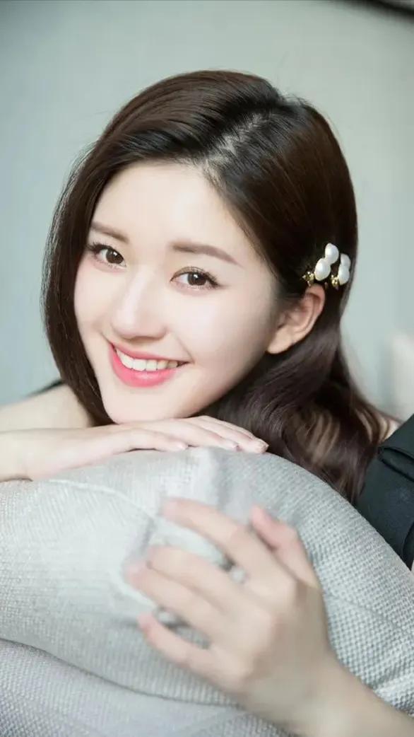 毛晓彤，赵露思，梁洁和胡意旋，谁最甜美