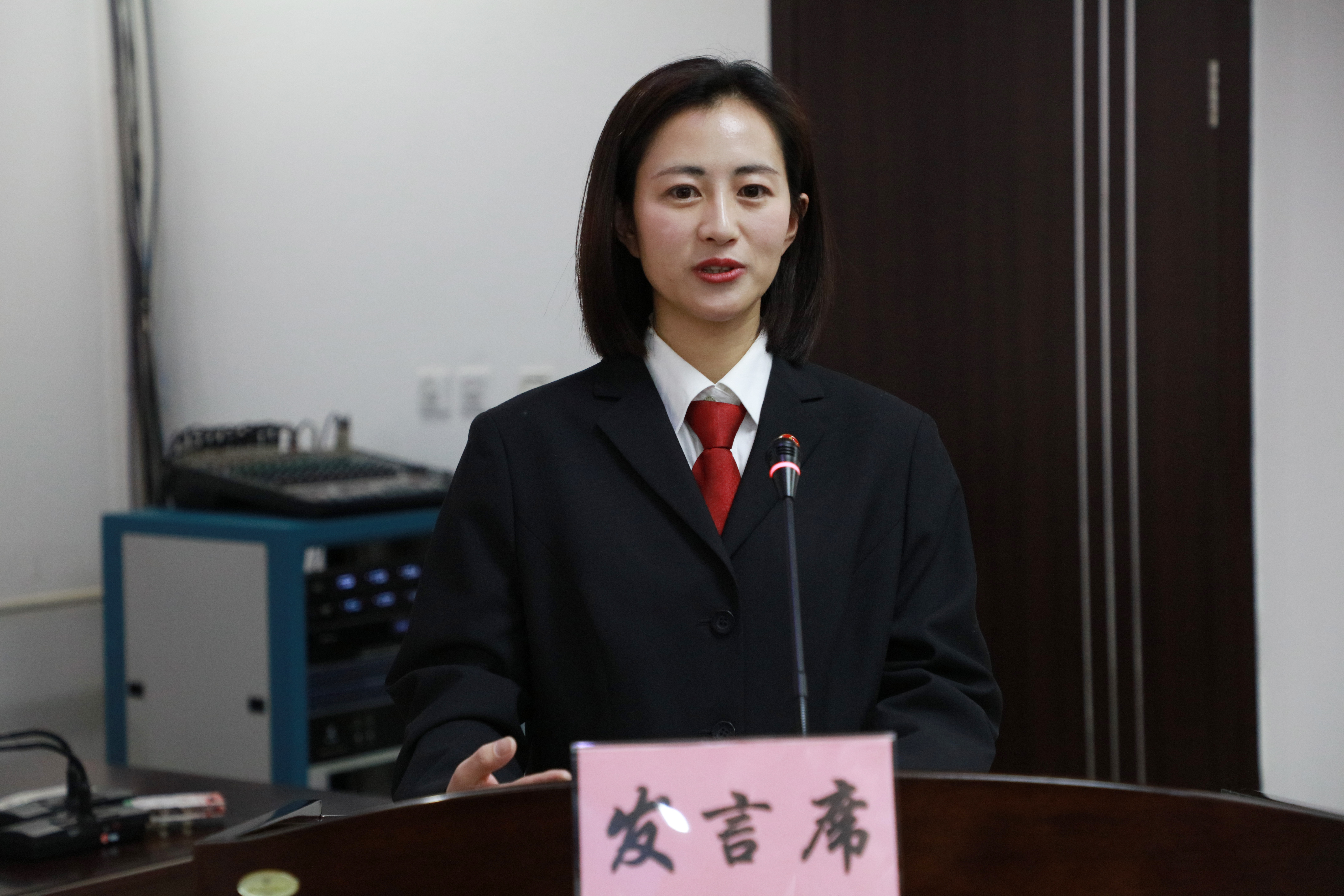 神木市法院召开干警工作岗位调整会议