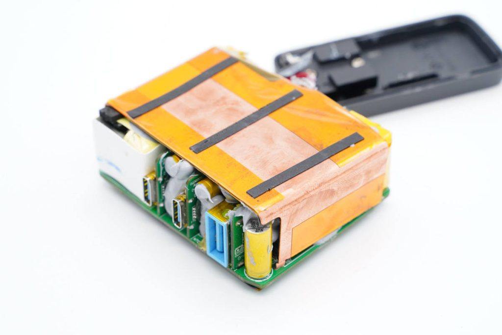 一个顶三个，支持三设备同时快充，安克100W氮化镓超能充拆解