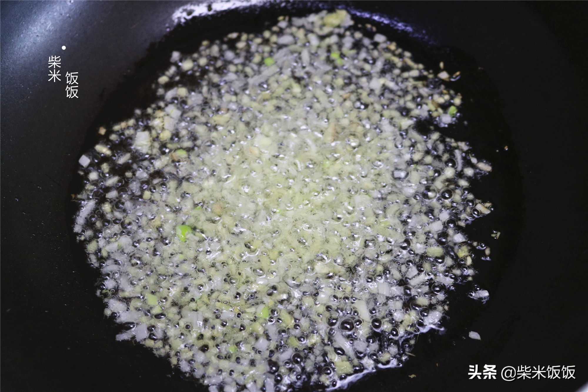 白菜包子这样做，不放一点肉，美味赛过大肉包，太好吃了