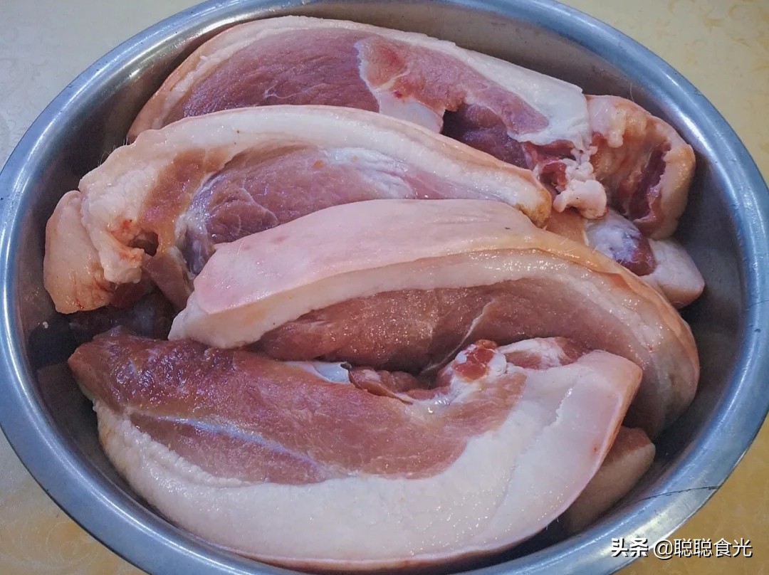 腌腊肉时，放多少盐才对？记住正确比例，不发霉不变臭，越放越香