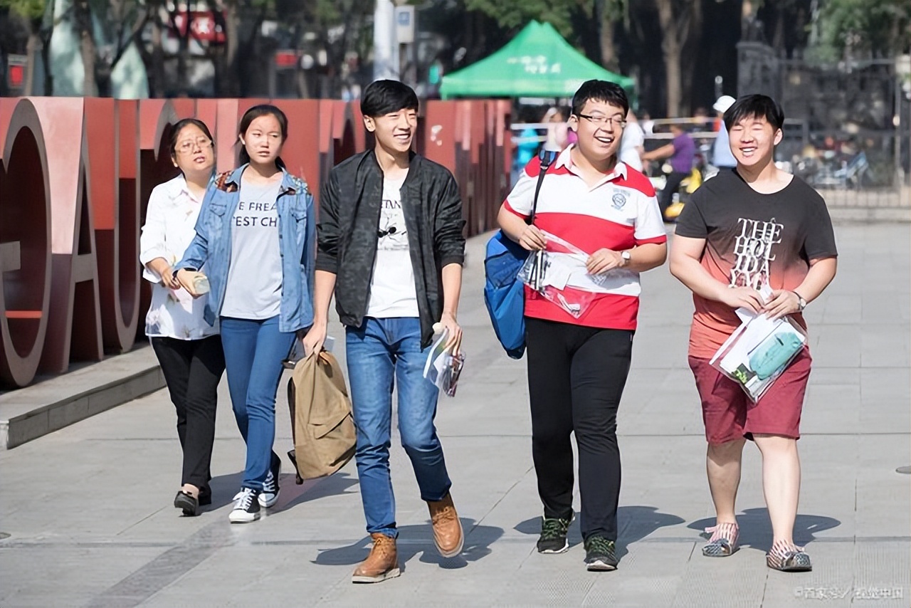 重庆政法大学是几本（重庆这3所大学害人不浅）