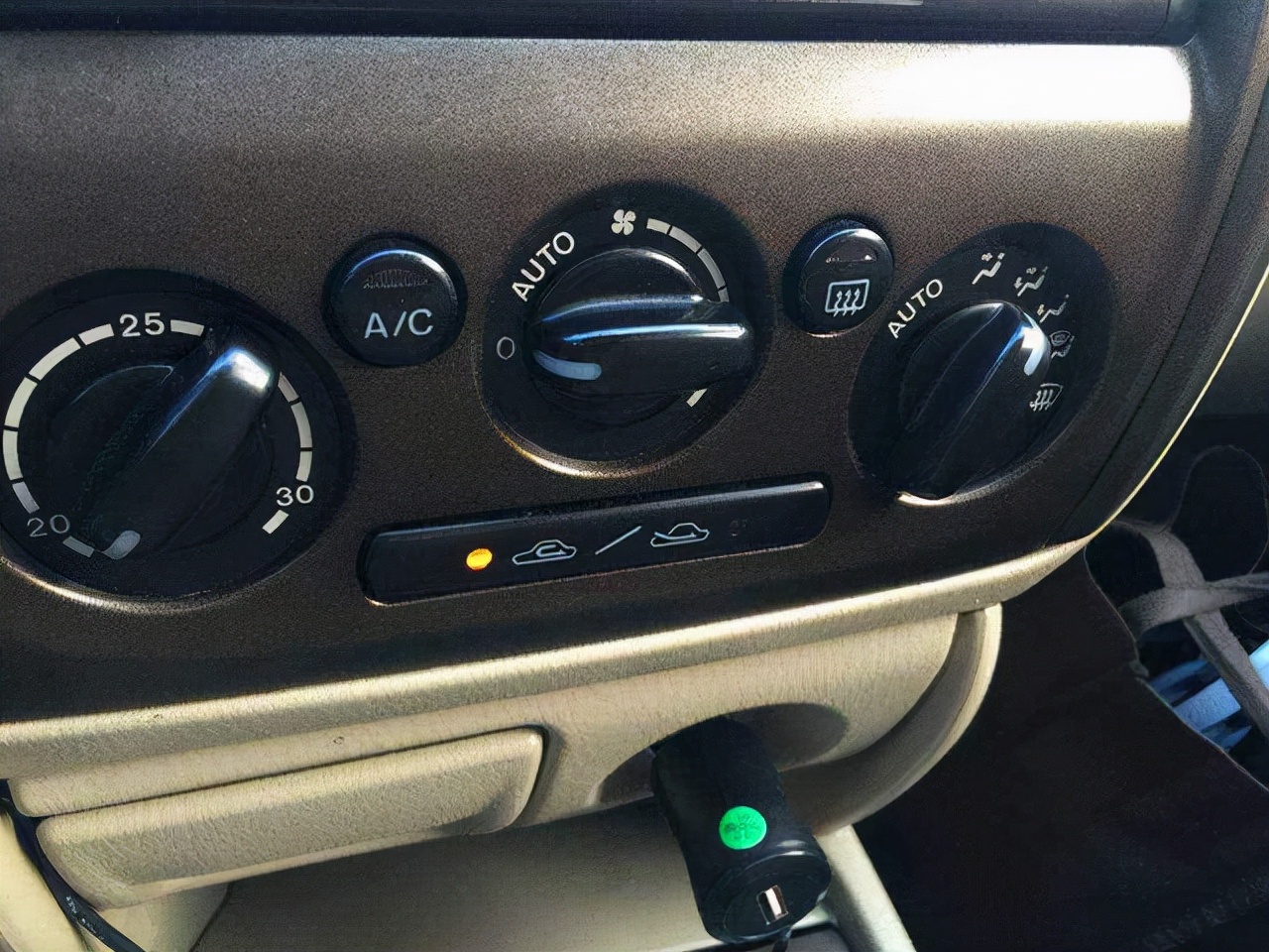汽车开启制热功能，需要启用A/C键吗