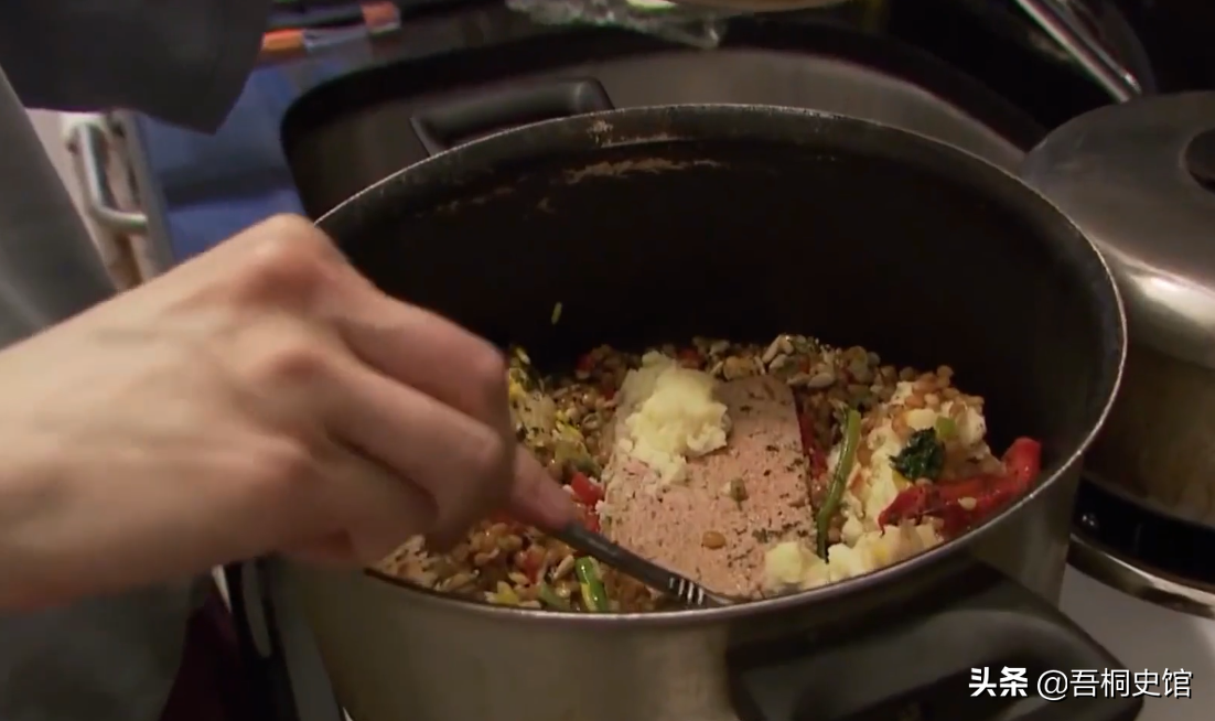 纽约大姐一条裤子连穿13年，上厕所从不用纸，13年后省出了一套房