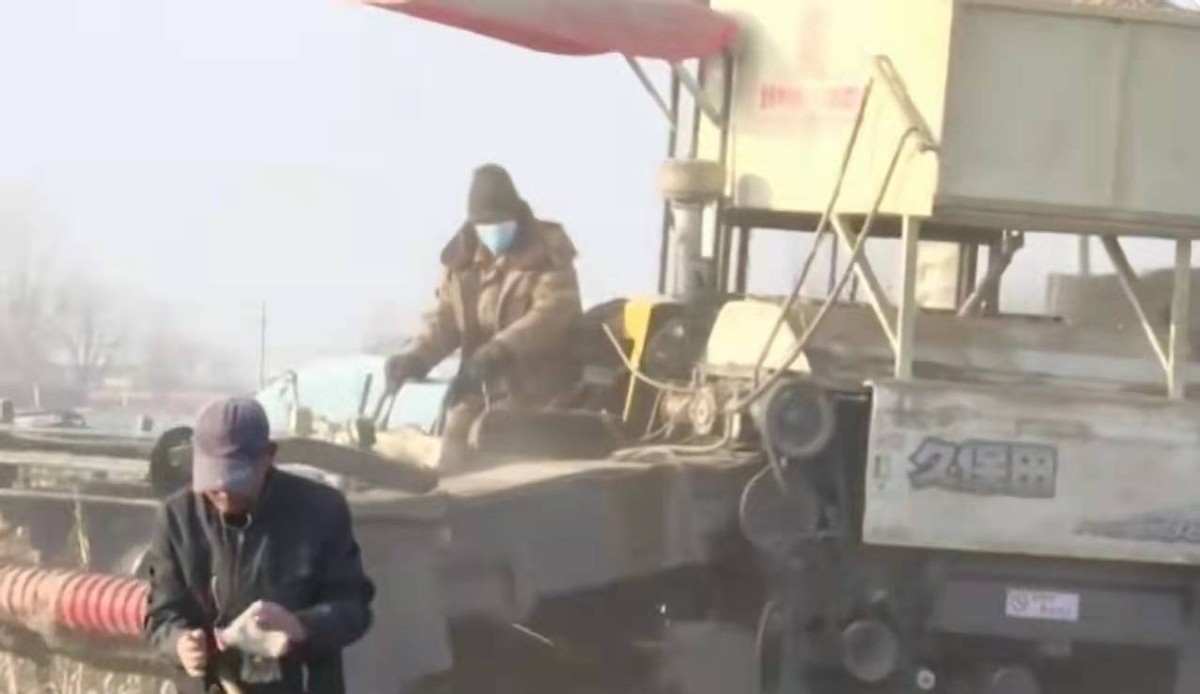 �ӱ����������������������ֹ����ֱ��׳������˵��Ƭ������