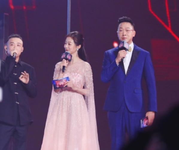 复旦大学“推免生”冯琳，跨年夜华丽亮相，网友却担心她树大招风