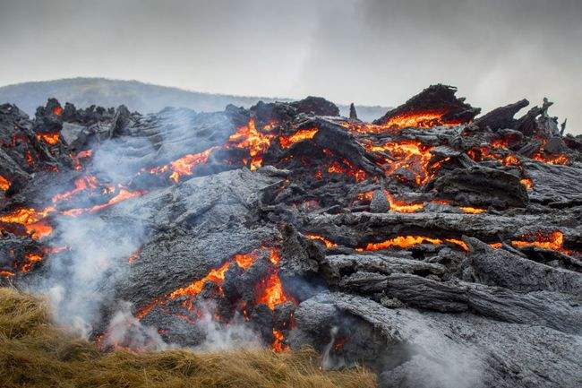 南太平洋島國湯加火山噴發形成原因