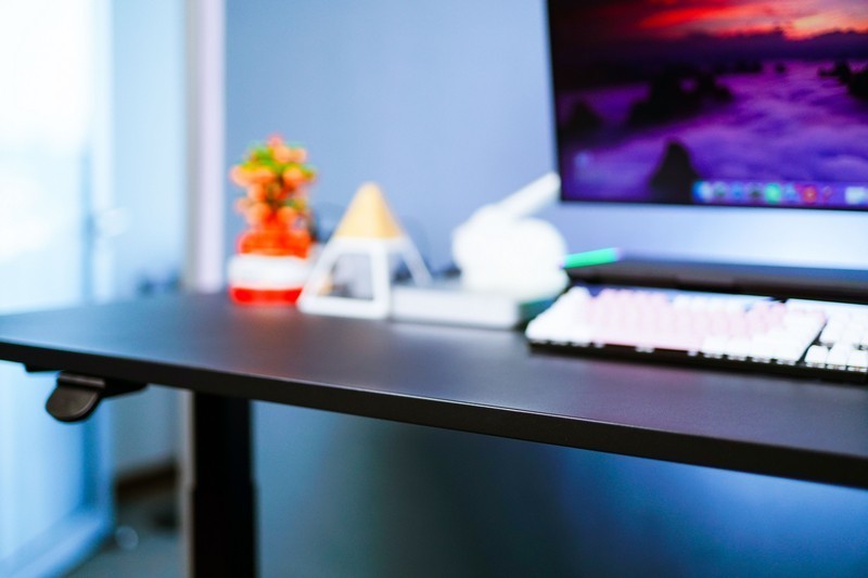 电动升降桌到底有没有必要买？极创悠品电动升降桌体验