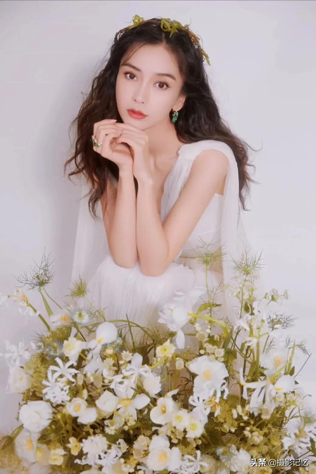 杨颖：其姊字惠芳，面目粲如画