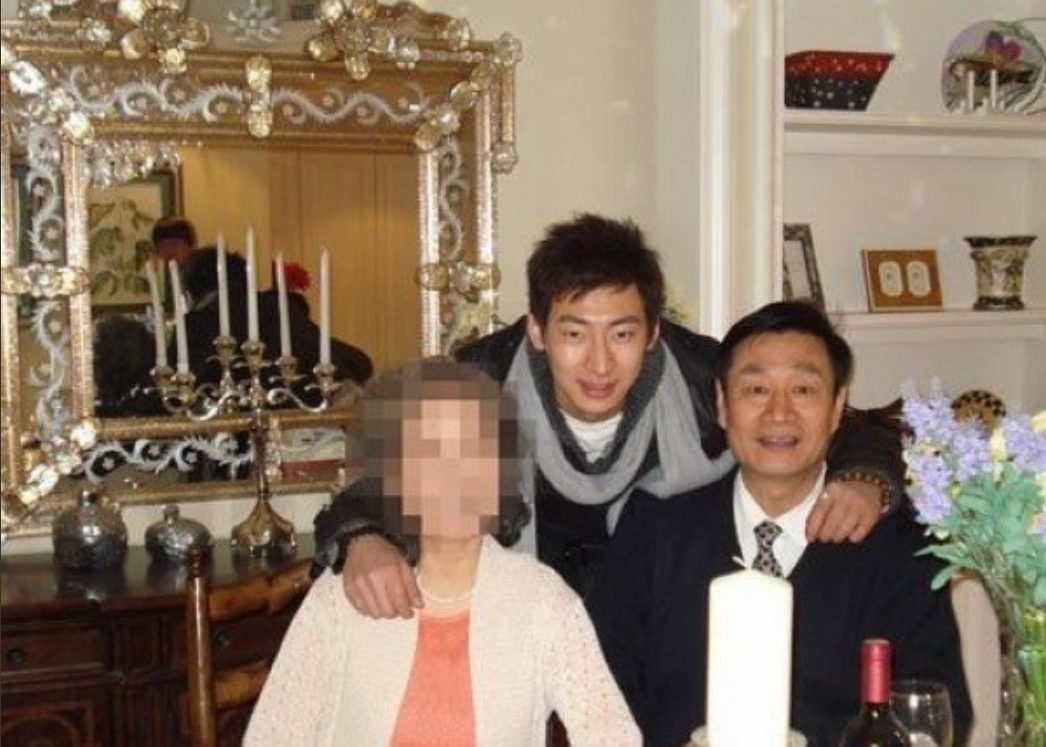 “我爸是大官”韩方奕：当街打死警察，被判死缓不到7年成功减刑