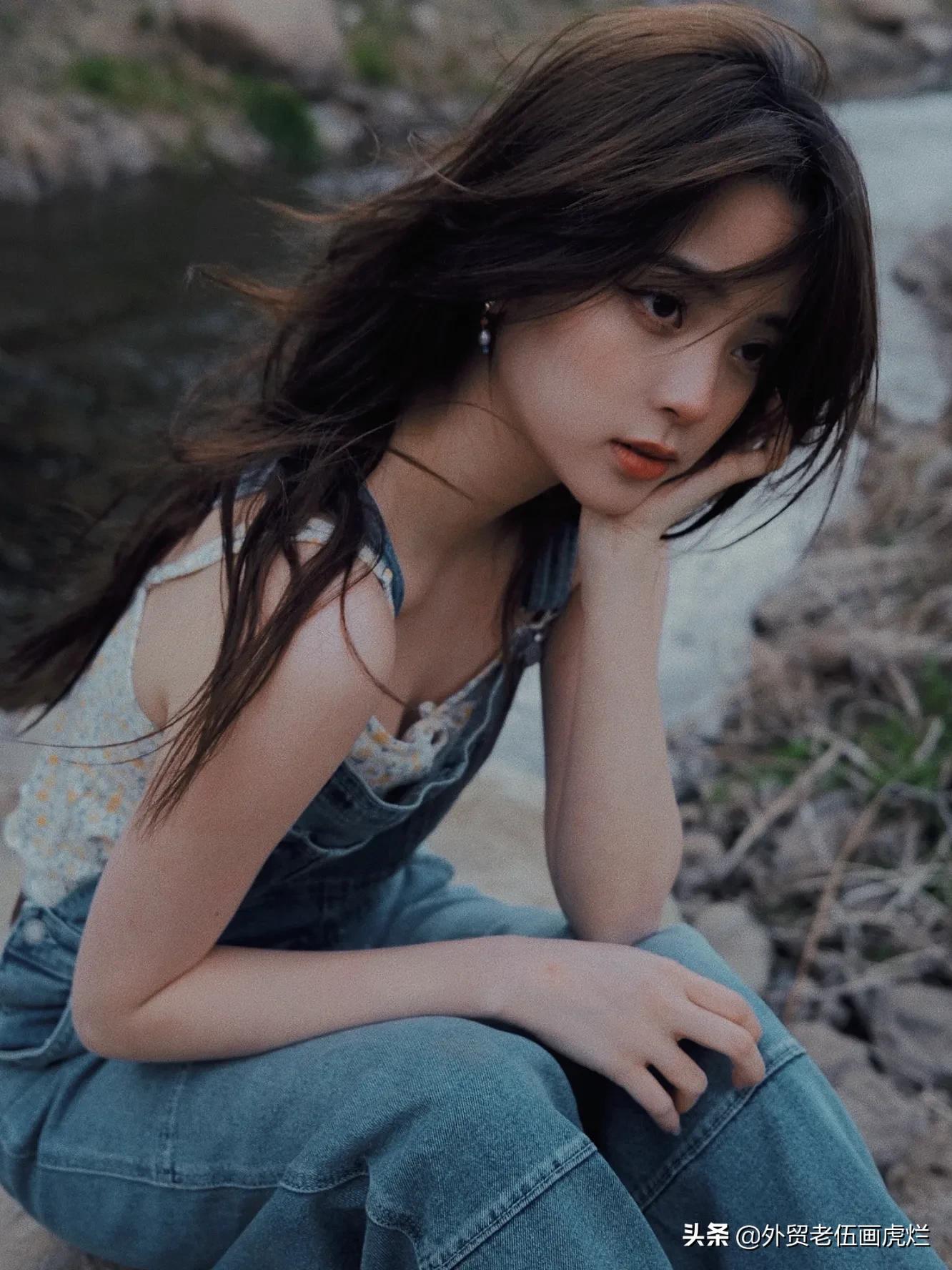 欧阳娜娜，四小花旦，虽然没有什么代表作，但音乐素养不错