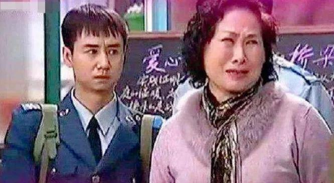 演员毛孩：用前途换母亲余生快乐，母亲火了我没戏拍，也无怨无悔