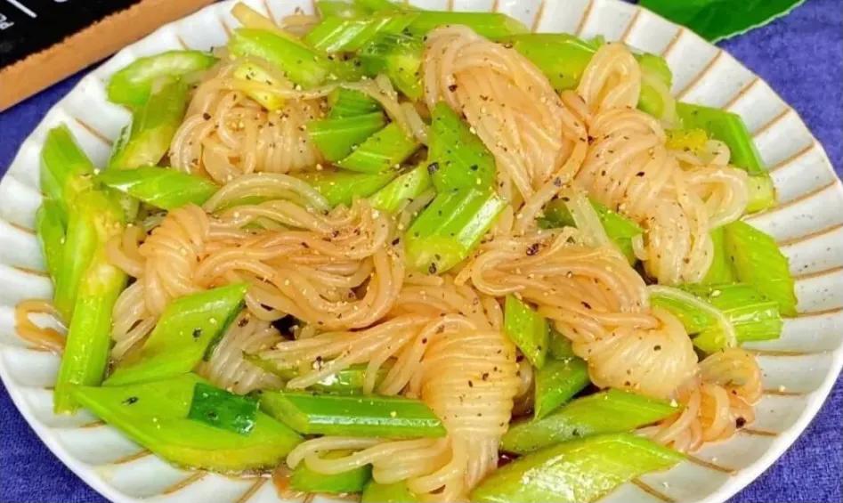 减肥必备的十大低卡减脂菜，有肉有菜有汤 既能吃饱还不担心长胖