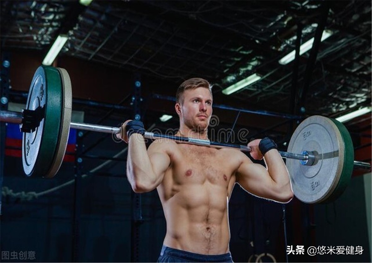 杠铃推举多少公斤才算高手级别？