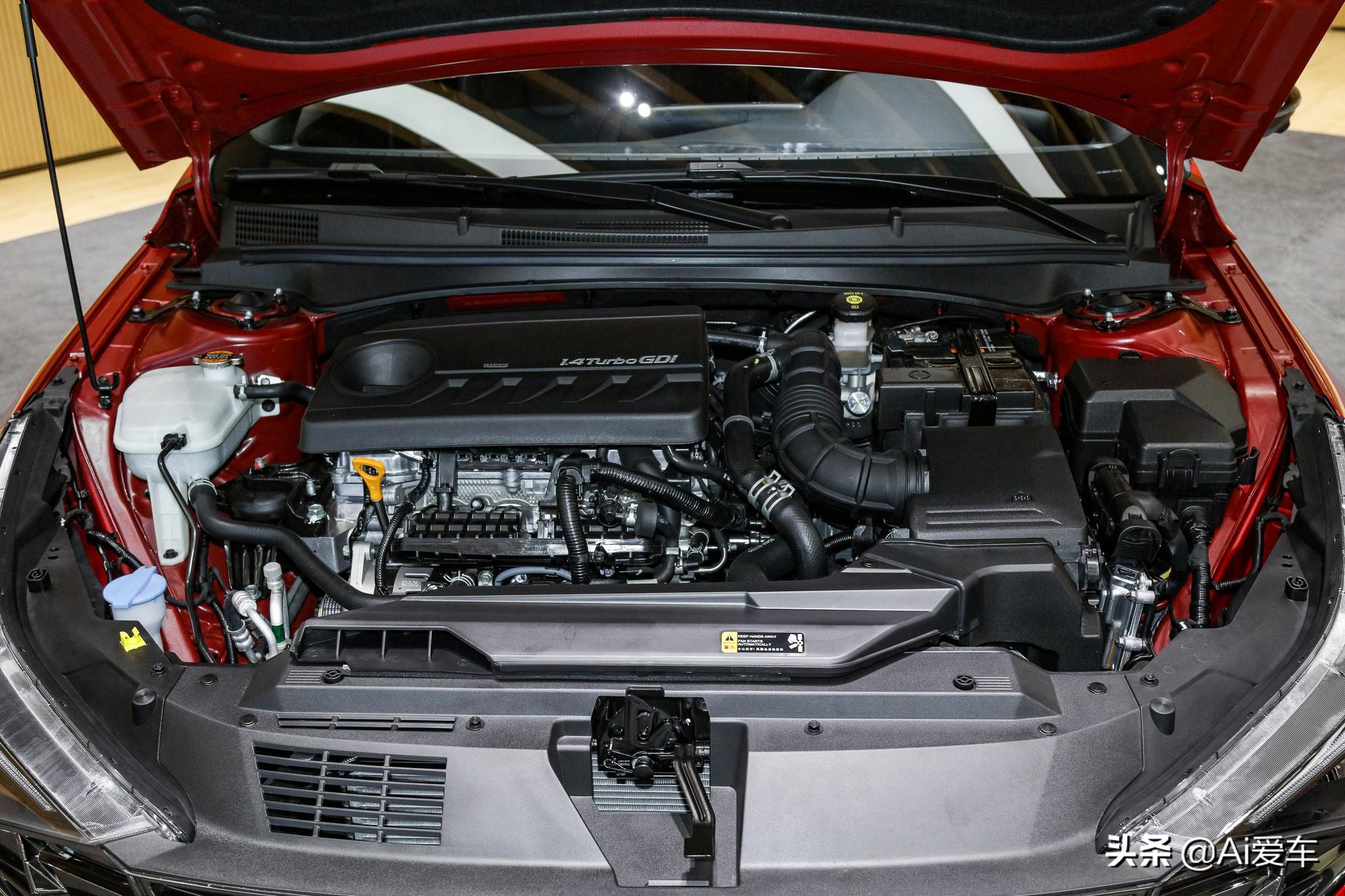 更低价油耗5.2L，自动挡合资三厢家轿，更大空间，实拍现代伊兰特