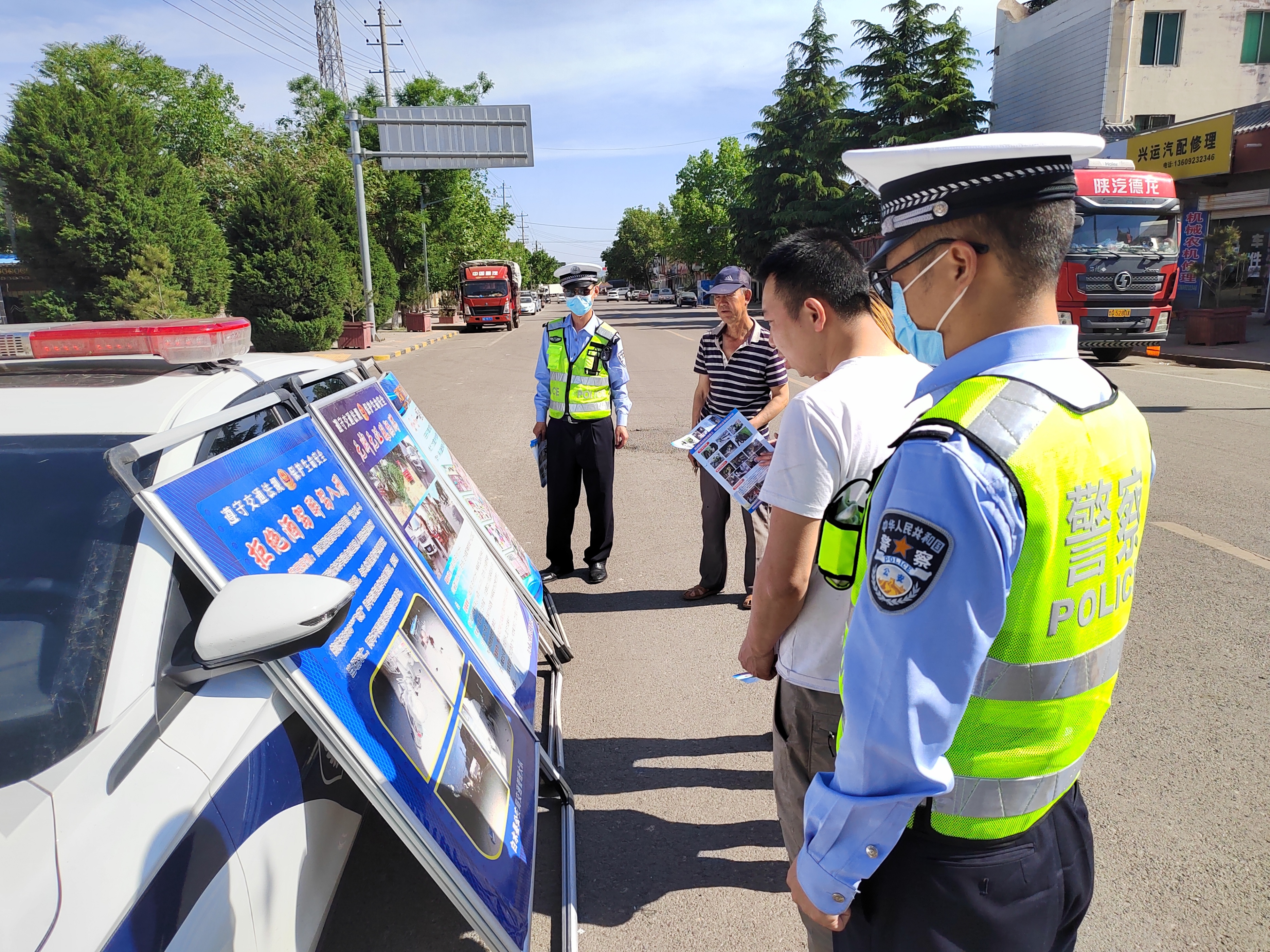 白水公安交警吹响夏季交通安全宣传战