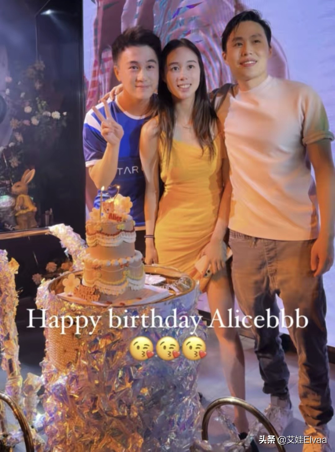 赌王女儿何超欣生日真隆重，穿吊带裙成主角，颜值拉垮没姐姐高级