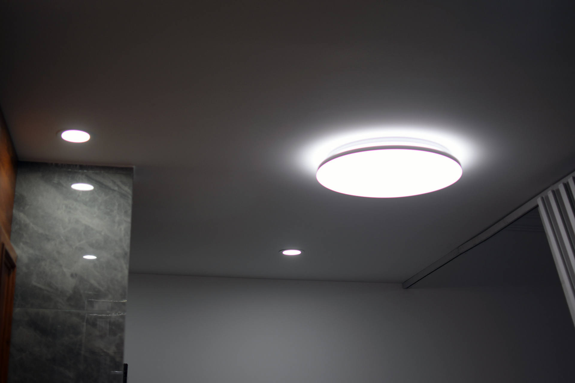 支持米家的京东京造智能吸顶灯：无极调光，打造性价比温馨之家