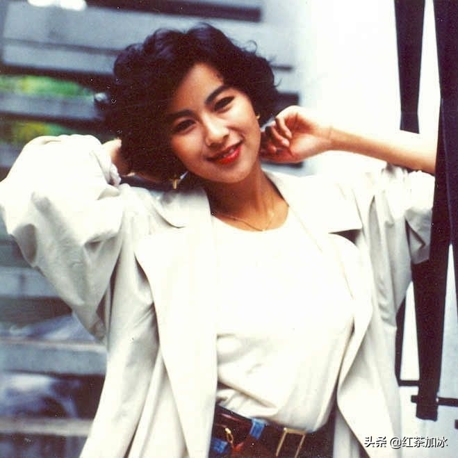 西门菲莎大学（为走红大尺度出镜）