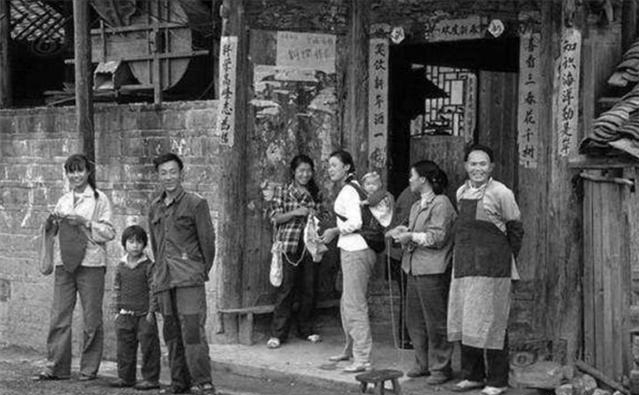 内蒙古教师张秀荣：花半月工资给贫困生买鞋，26年后学生买房报恩