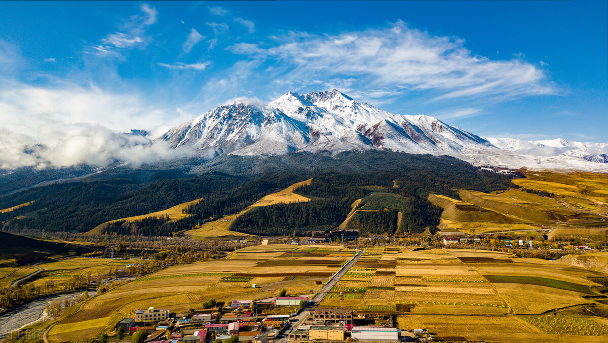 “一山一景，坐看四时变化”