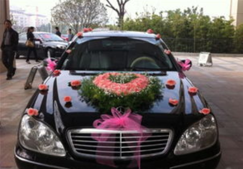 湖南永州：男子将奔驰车借给邻居做婚车，还车的时候生了一肚子气