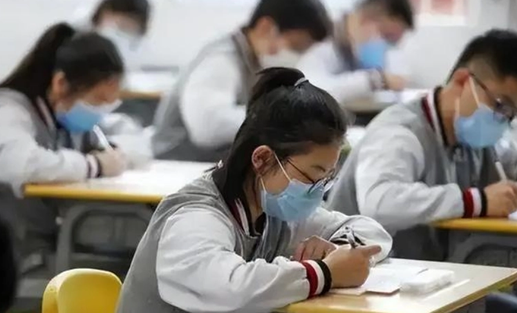 高考成绩和模拟考试成绩会差多少？985学霸给出答案，老师也认同