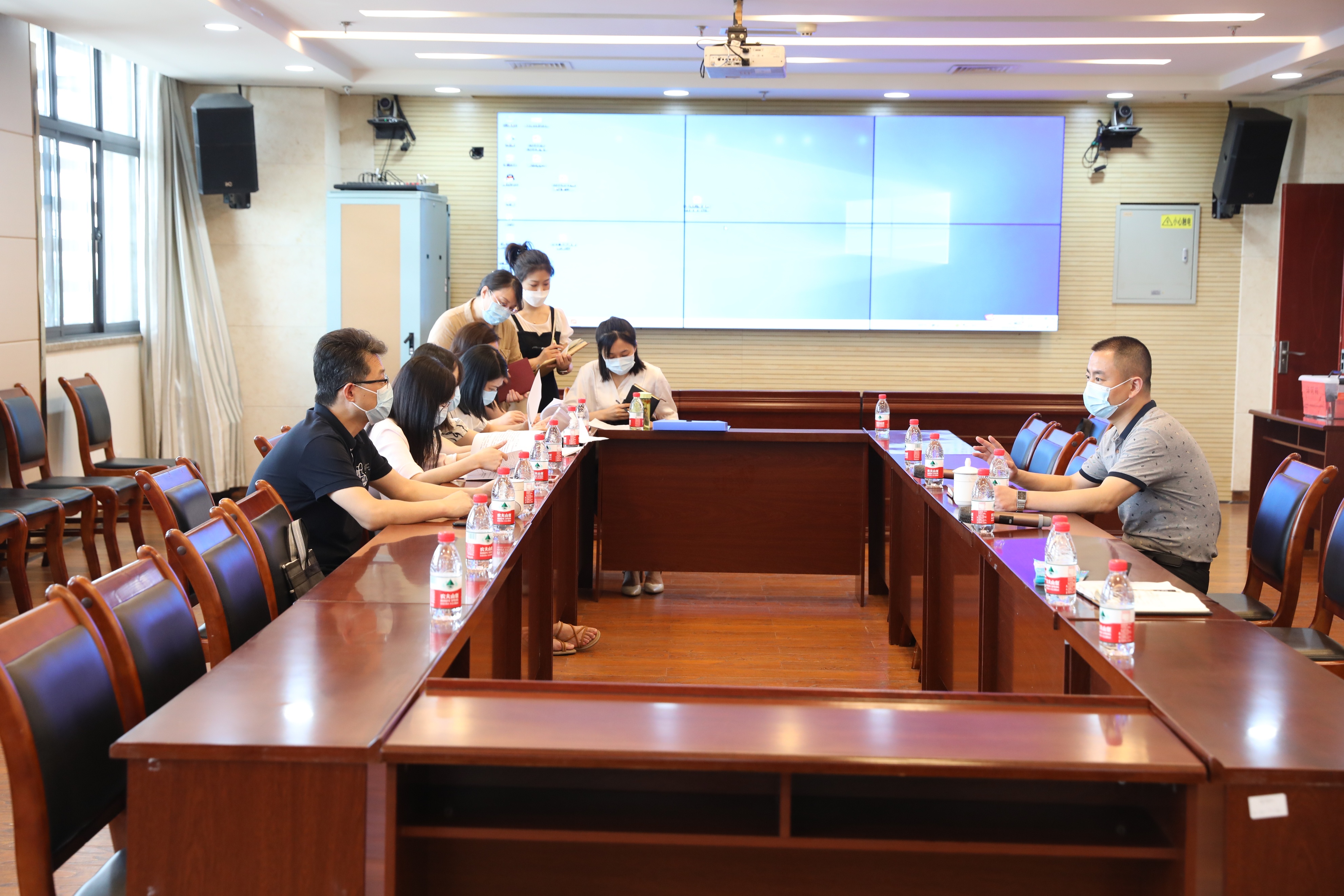 华西金堂医院接受市纪监委对借培训名义搞公款旅游问题排查检查