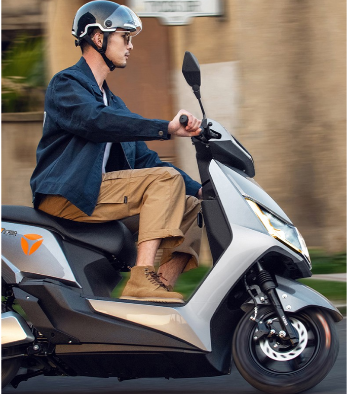 雅迪、小刀推出的高續航電動車，續航超100公里，還支持快充