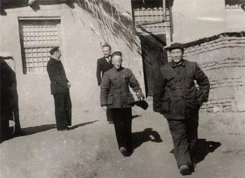 黄炎培主张保留“中华民国”简称，司徒美堂愤然起身：我不同意